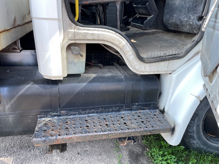#1013-•-1992-freightliner-cummins-(has-mn-title)-image-57