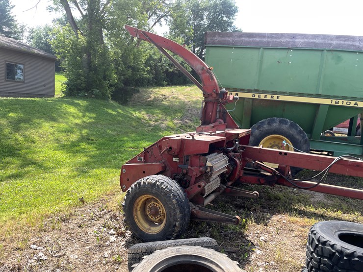 #1066-•-sperry-new-holland-892-chopper-(arcadia,-wi)-image-5