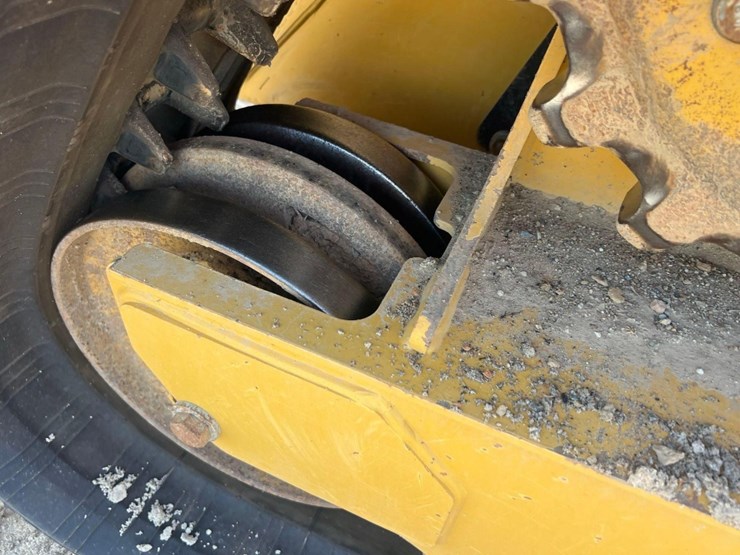 2023-caterpillar-299d3-image-19