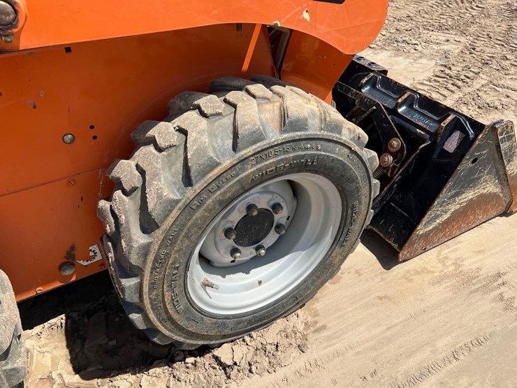 2019-gehl-r105-image-12