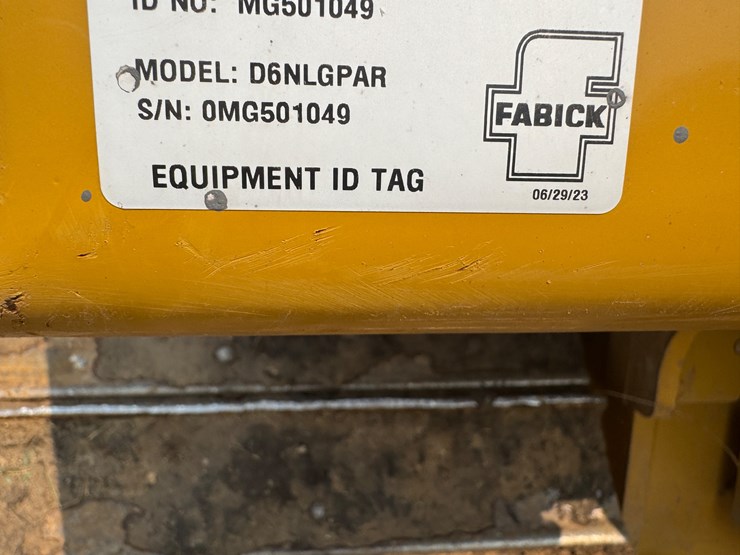 2017-caterpillar-d6n-lgp-image-11