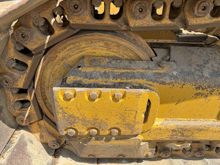 2016-caterpillar-d6k-image-53