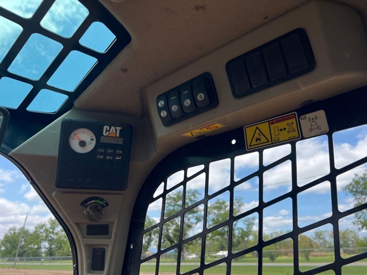 2015-caterpillar-259d-image-31