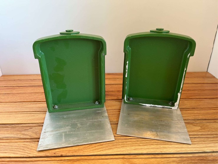 john-deere-radiator-bookends-image-3