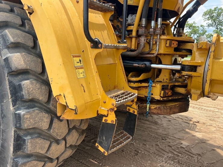 2014-caterpillar-740b-image-15