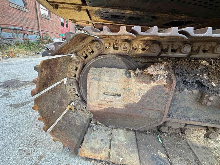 2014-deere-210g-lc-image-22
