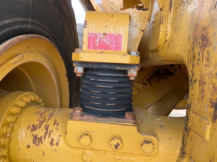 2014-caterpillar-740b-image-23