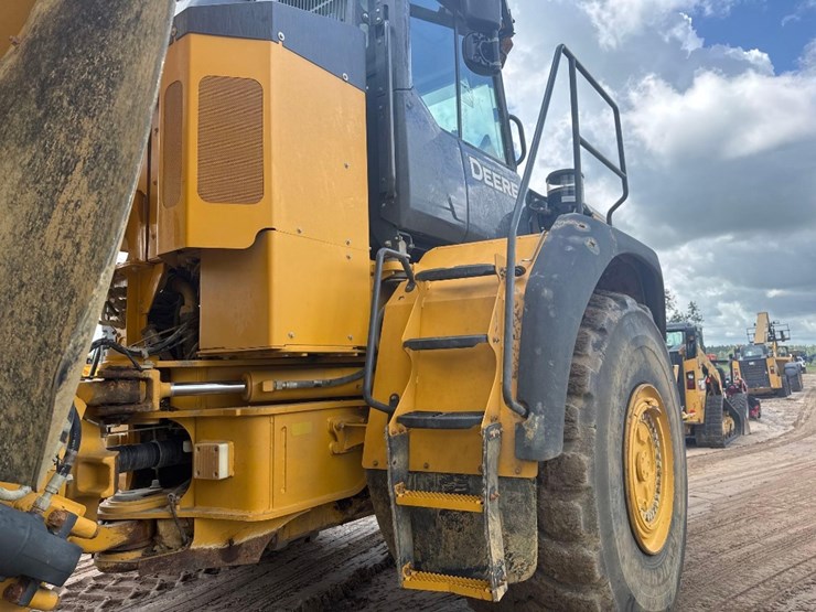 2021-deere-410e-image-22