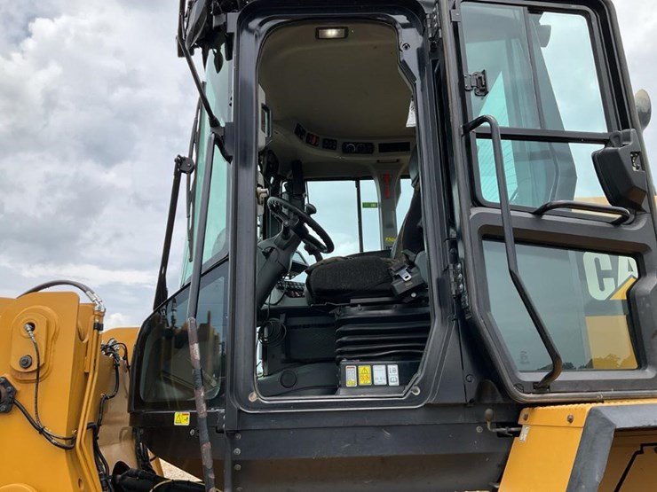 2018-caterpillar-930m-image-16
