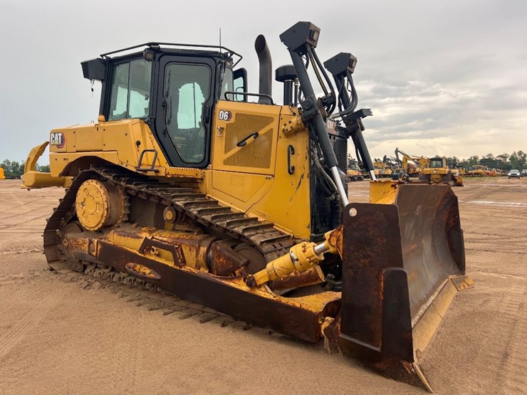 2019-caterpillar-d6-image-6