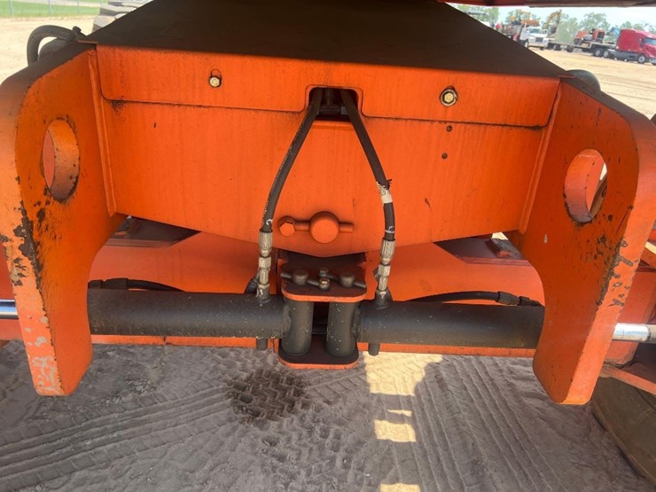 2008-jlg-600s-image-12