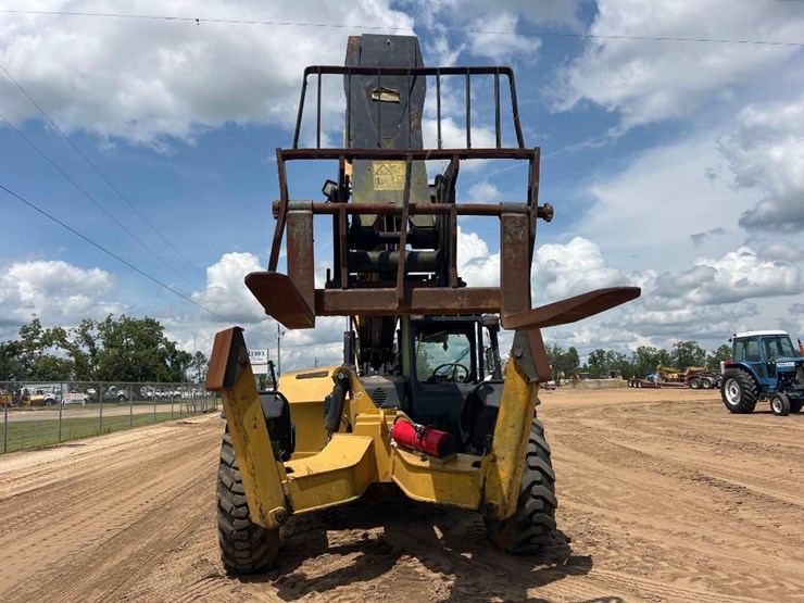 2015-caterpillar-tl1055c-image-7