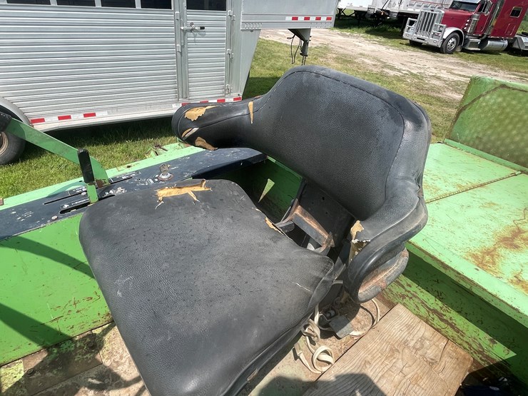 #1061-•-owatonna-260-swather-with-conditioner-image-77