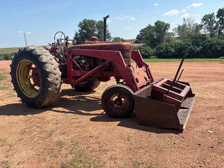 farmall-m-with-loader-image-12