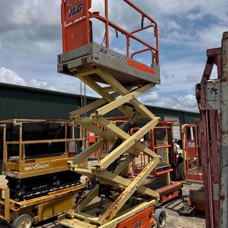 2009 JLG 1930ES