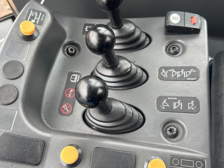 2020-caterpillar-962m-image-32