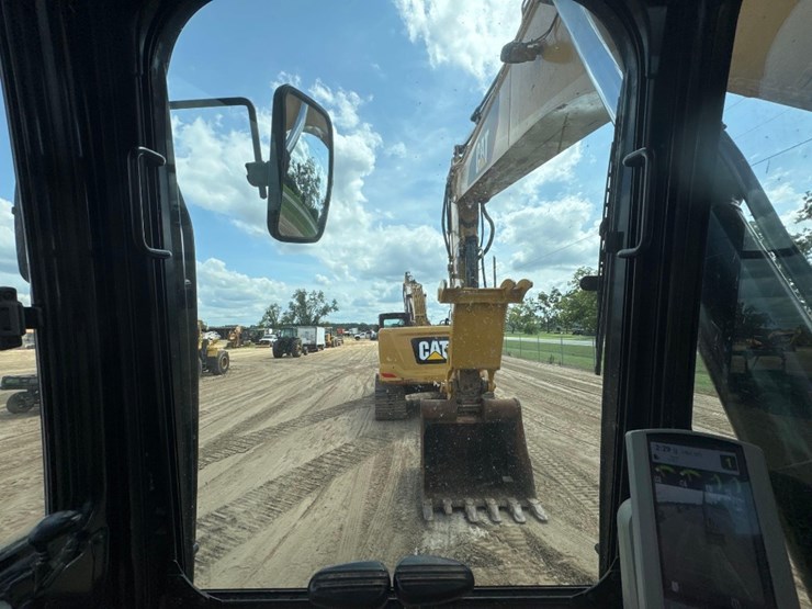 2020-caterpillar-326fl-image-33