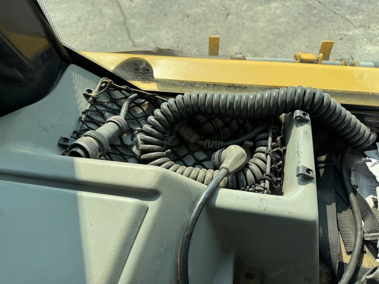 2017-caterpillar-d6n-lgp-image-51