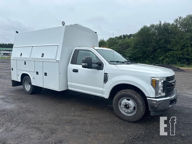 2019-ford-f350-xl-image-1