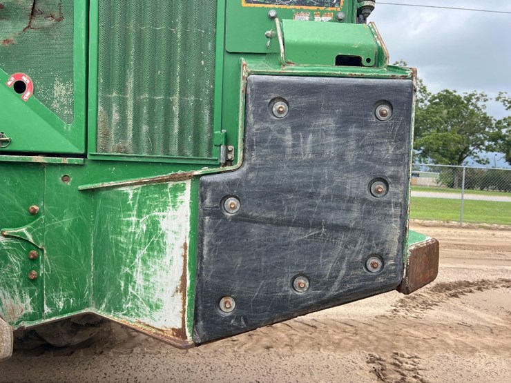 2019-deere-843l-image-17