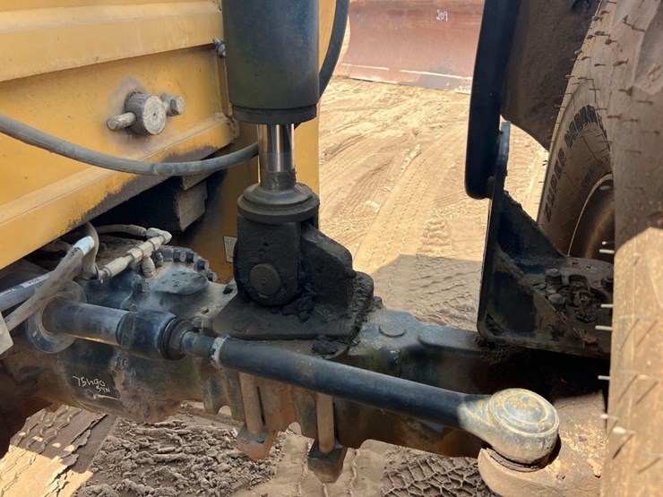2015-caterpillar-tl1055c-image-18