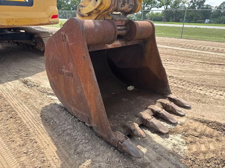 2020-caterpillar-326fl-image-31