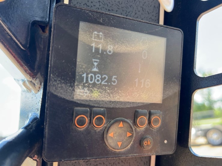 2019-gehl-r105-image-29
