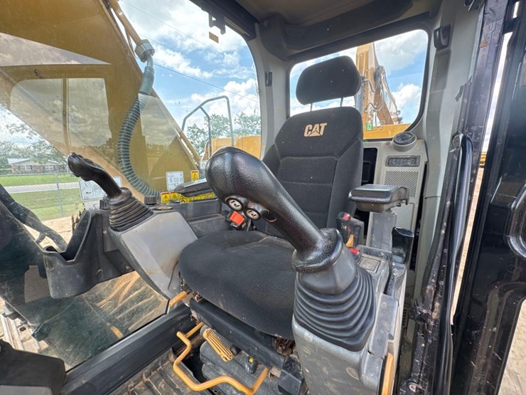 caterpillar-320gc-image-33