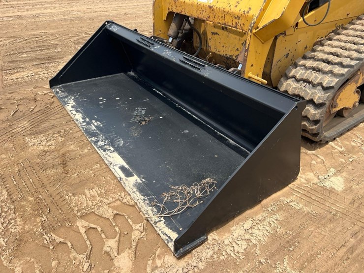 2015-caterpillar-259d-image-9