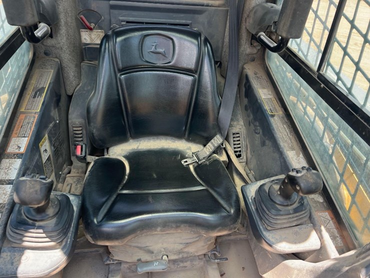 2012-deere-333d-image-24