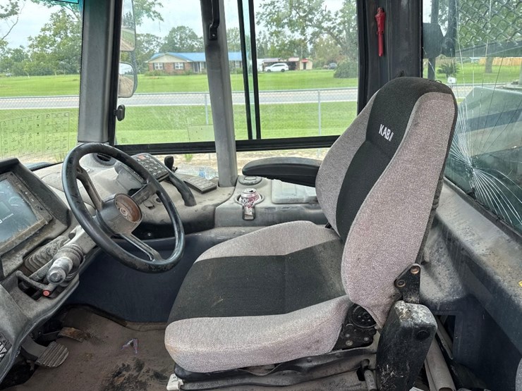 2014-deere-250d-image-21