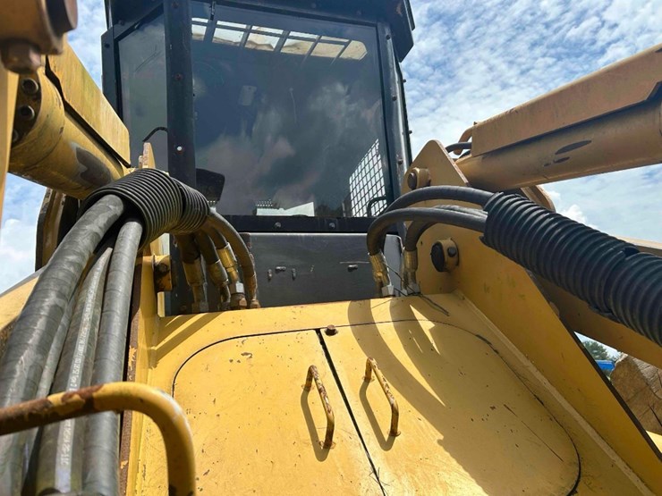 caterpillar-573-image-26