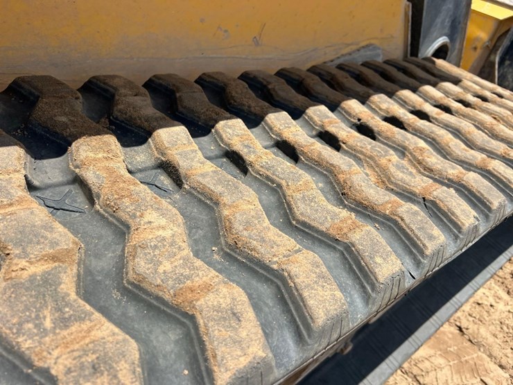 2012-deere-333d-image-19