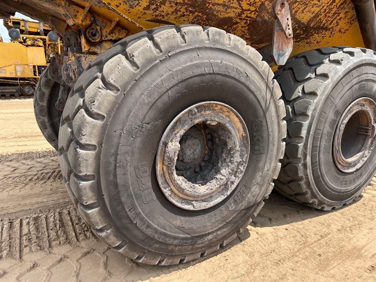 2012-volvo-a40f-image-11