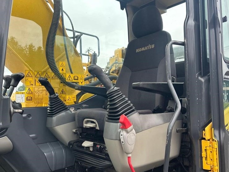 2021-komatsu-pc210-lc-11-image-25