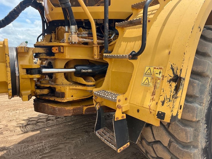 2014-caterpillar-740b-image-27