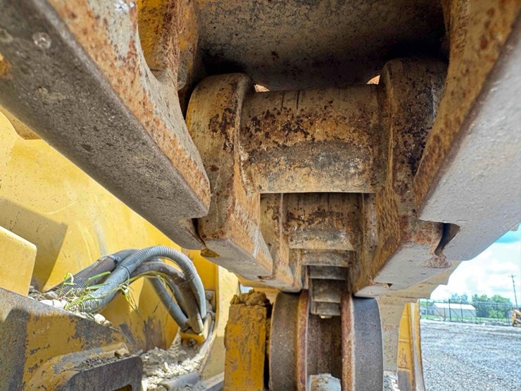 2016-caterpillar-d6k-image-30