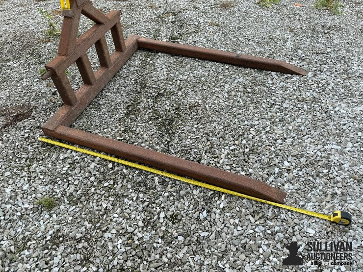 shop--built-3-pt-bale-carrier-image-11
