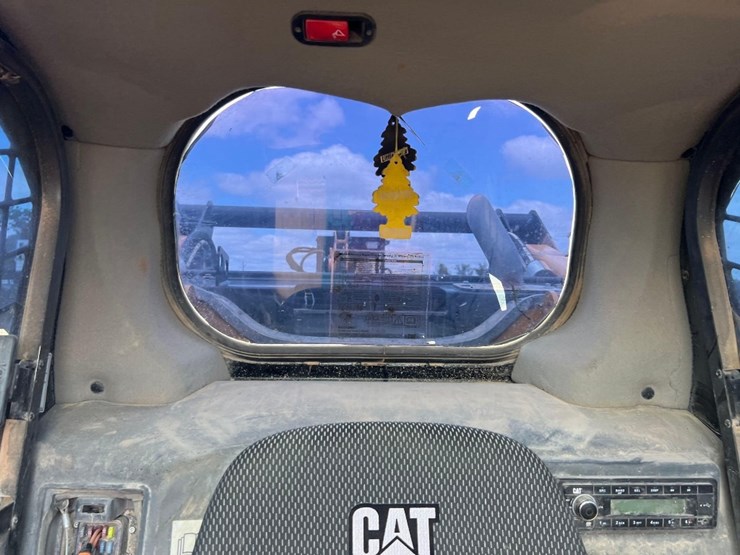 2023-caterpillar-299d3-image-35