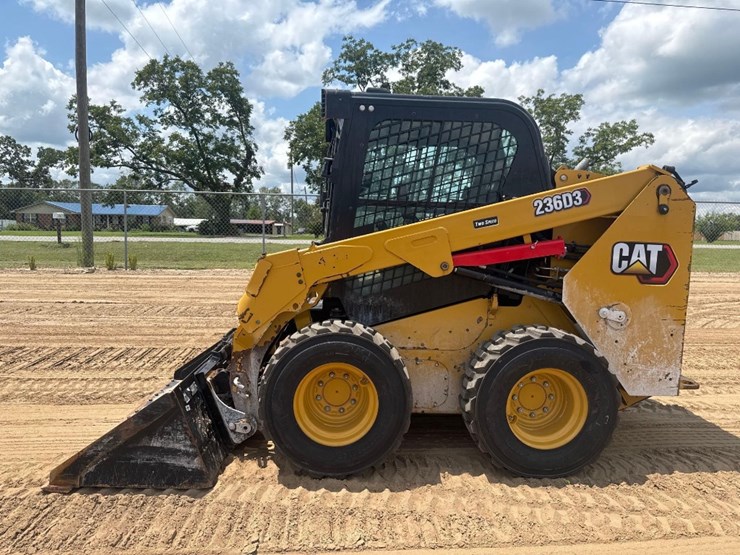 2023-caterpillar-236d3-image-1