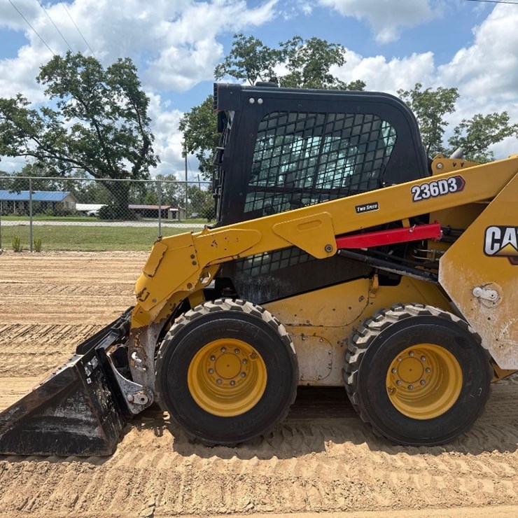 2023 CATERPILLAR 236D3