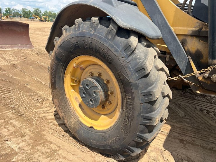 2015-caterpillar-tl1055c-image-27