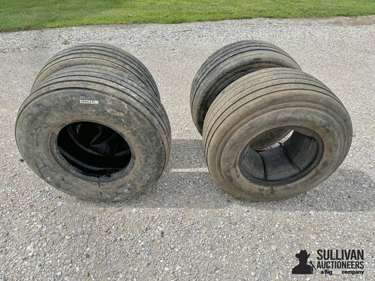 12.5l-15-implement-tires-image-2