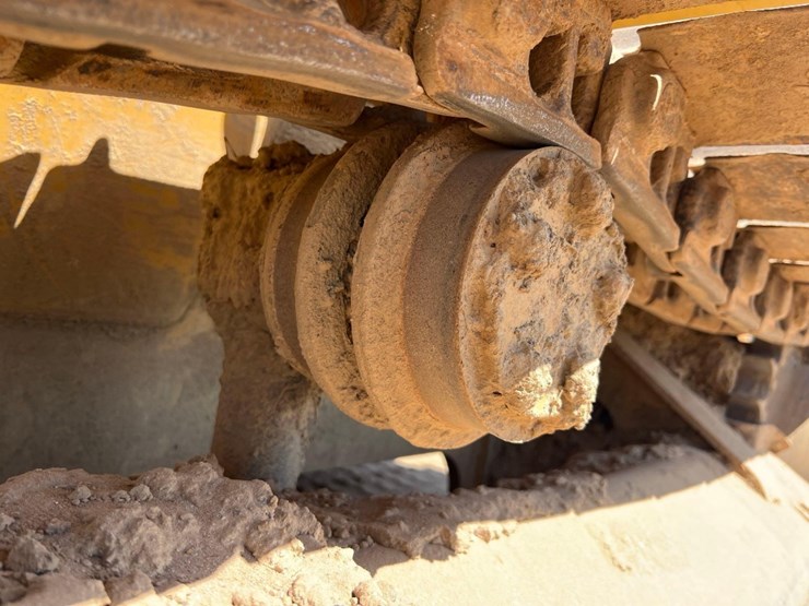 2004-caterpillar-d3g-xl-image-11