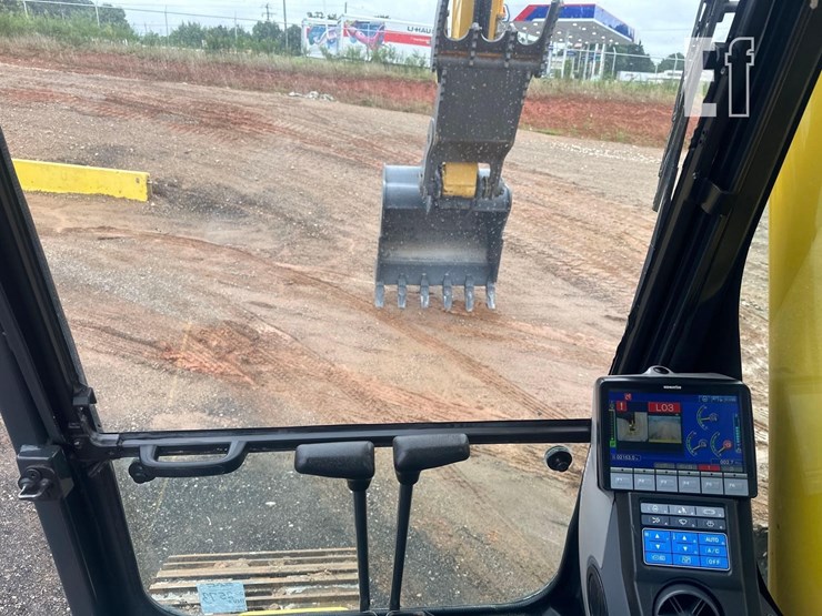 2022-komatsu-pc210-lc-11-image-37