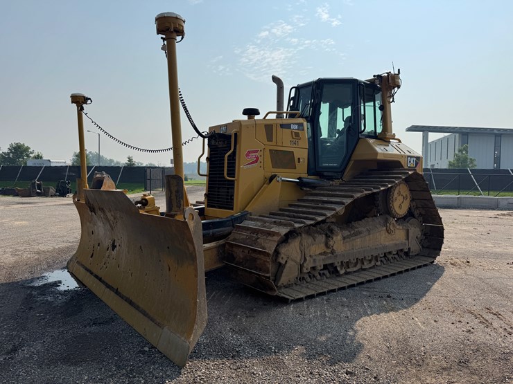 2017-caterpillar-d6n-lgp-image-1