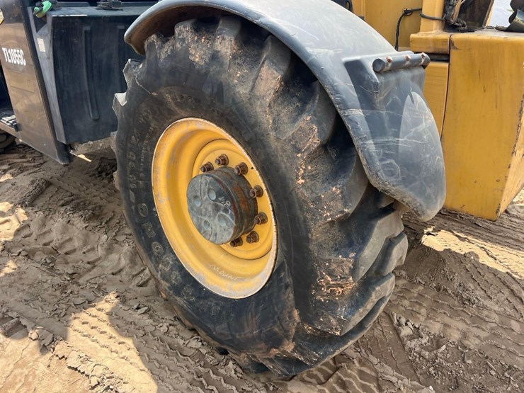 2015-caterpillar-tl1055c-image-28