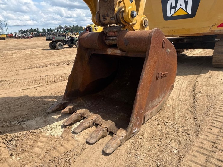 2020-caterpillar-326fl-image-29