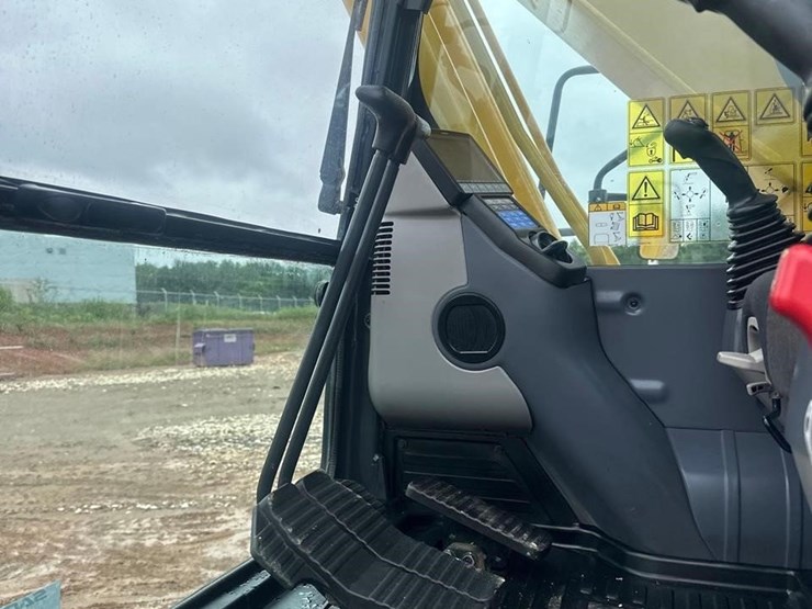 2022-komatsu-pc210-lc-11-image-29