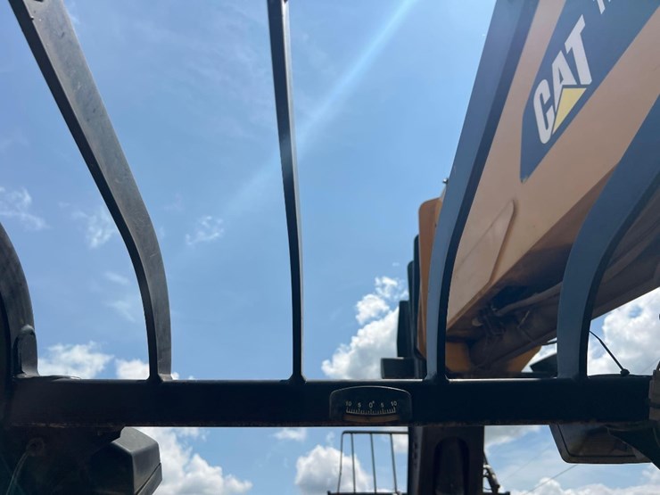 2015-caterpillar-tl1055c-image-37